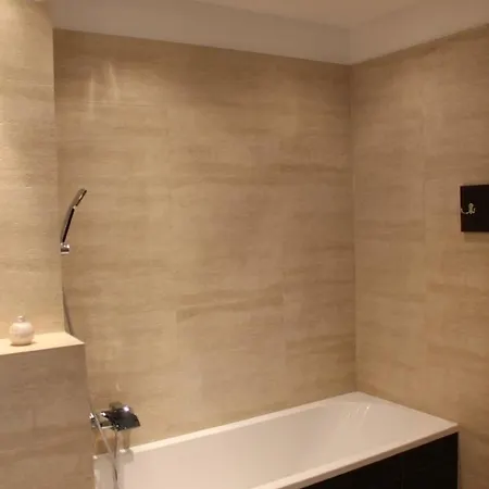 아파트 Apartament Przy Fontannie 기지크코